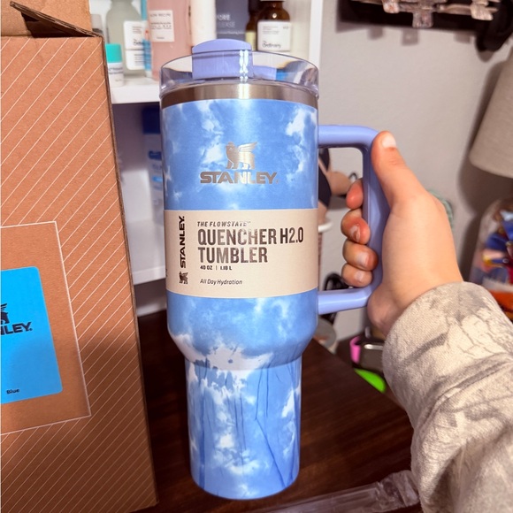 Stanley Sky Blue Quencher H2.0 Tumbler - Picture 2 of 5